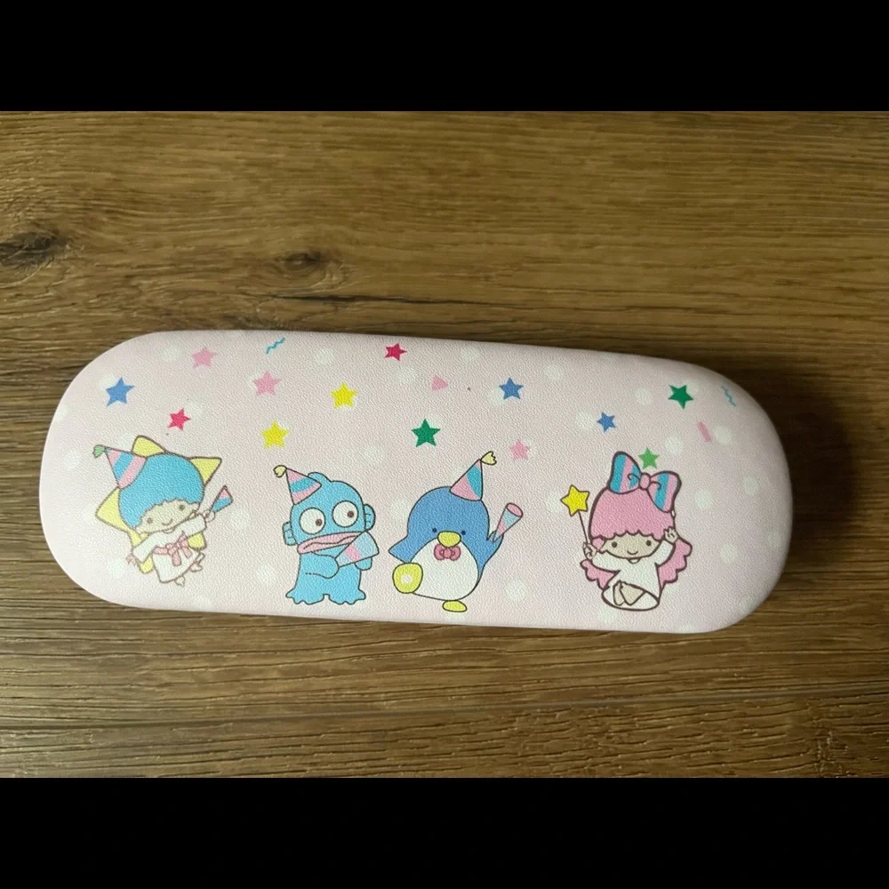 HELLO KITTY-NWT Children’s Sunglasses with Sanrio Case